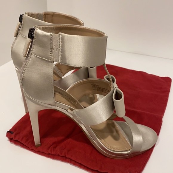 Bcbg satin pumps.  Perfect condition - Picture 6 of 6